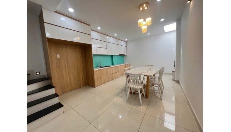 Trường Thọ- Ngã Tư Bình Thái- Thủ Đức -3 Tầng- 65M2-HXH-Hoàn Công Đủ-Giá Chỉ 6,3 Tỷ Thương Lượng